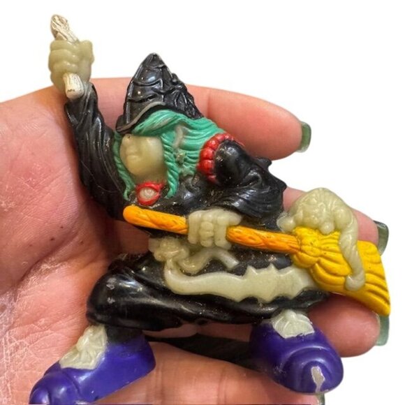 Vintage Witch Figurine Glow In The Dark Toy With Broomstick & Green Hair Hallowe - Picture 3 of 6